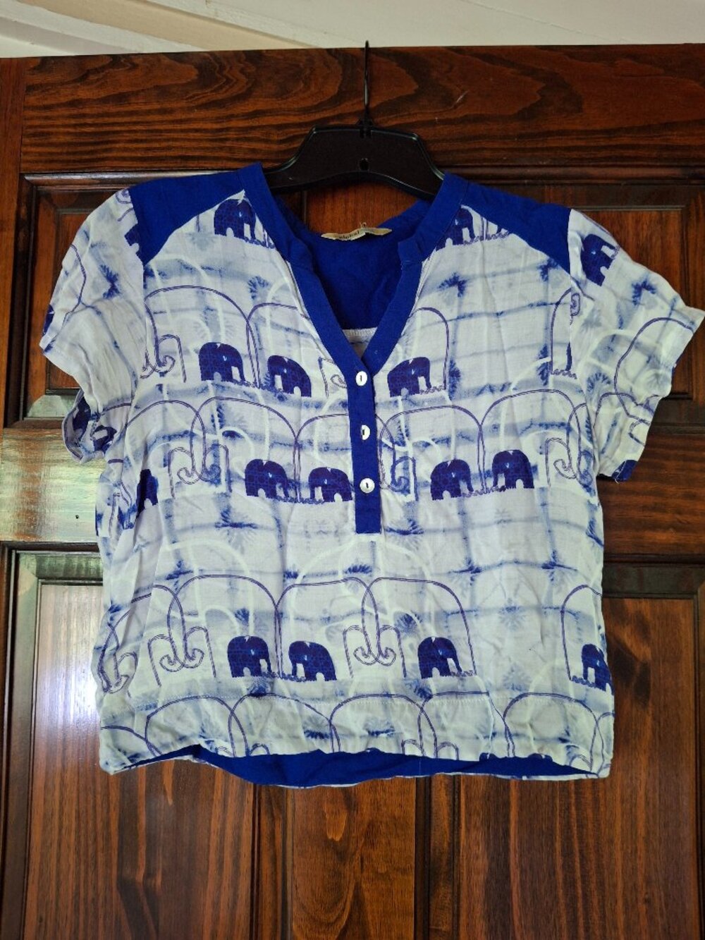 Elephant crop tee
